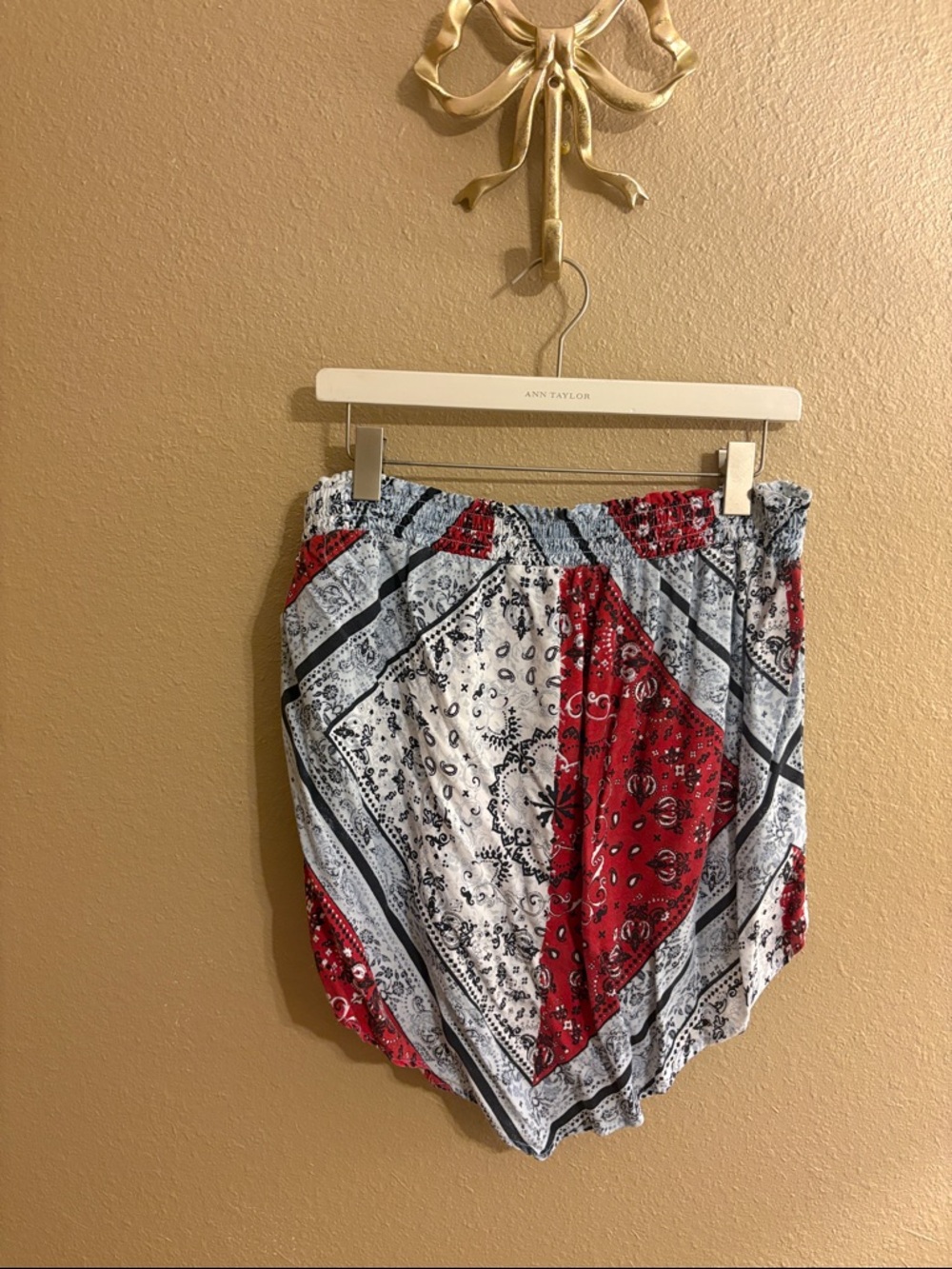 Bandana-Print Elastic Scarf  Strapless Top — Red, White & Black